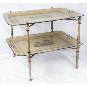Folding table first quarter of the 20th century 57 x 82 x 82 cm in pistachio green lacquered metal with black finishes. It features two food trays per shelf decorated with floral motifs and a genre scene en suite with the table uprights. State of preserva