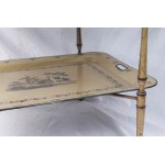 Folding table first quarter of the 20th century 57 x 82 x 82 cm in pistachio green lacquered metal with black finishes. It features two food trays per shelf decorated with floral motifs and a genre scene en suite with the table uprights. State of preserva