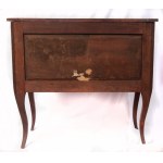 Two-drawer chest of drawers first half of the 20th century 80 x 84 x 42 cm rectangular in shape with a projecting front and four sabre legs. In mahogany veneered wood. Geometric fruitwood finishes and central medallion on the front with line inlaid measur