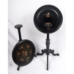Pair of sailing gueridons early 20th century 72 x 46 cm round top with effigy of male and female warriors, spindle-shaped shaft with central ring tapered towards the bottom, ending with three comma-shaped support feet. In black monochrome, the surfaces of