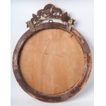 round wall mirror 20th century diameter 47 cm; with top 53 cm in gilded wood carved with palmette motifs along the upper edge and a bow-shaped top with flowers. State of preservation: good with wear to the gilding as per use over time, round wall mirror 2