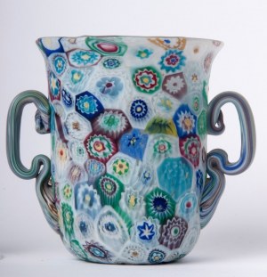 Partia dwóch szklanek i kolekcjonerskiej filiżanki XX wieku 19 x 6,6 cm; 17,5 x 7 cm; 11 x 6 cm ze szkła Murano o różnych kolorach i kształtach. Stan zachowania: bardzo dobry, Zestaw dwóch szklanek i kolekcjonerskiej filiżanki XX wieku 19 x 6,6 cm; 17,5 x