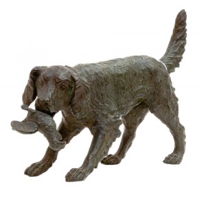 Hunting dog with prey, bronze sculpture late 19th early 20th century 26 x 40 x 11 cm signed. State of preservation: good., Hunting dog with prey, bronze sculpture late 19th early 20th century 26 x 40 x 11 cm signed. State of preservation: good.