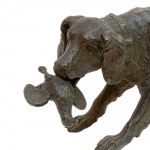 Hunting dog with prey, bronze sculpture late 19th early 20th century 26 x 40 x 11 cm signed. State of preservation: good., Hunting dog with prey, bronze sculpture late 19th early 20th century 26 x 40 x 11 cm signed. State of preservation: good.