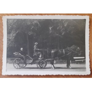 Busko-Zdrój. Na przejażdżce 1935 r.