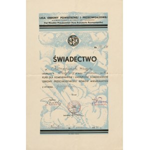 Świadectwo ukończenia kursu Ligi Obrony Powietrznej i Przeciwgazowej dla komendantów i zastępców komendantów obrony przeciwlotniczej domów mieszkalnych [Korytnica 1938]
