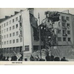 BRYAN Julien - Siege. Illustrated with photographs by the Author [1940] [AUTOGRAPH AND DEDICATION].
