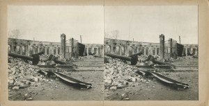 [stereoscopic photograph] Skierniewice. Gate in burnt down steam locomotive depot [WWI].