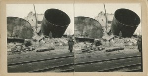 [Stereoscopic photography] Skierniewice. Burnt water reservoir [World War I].