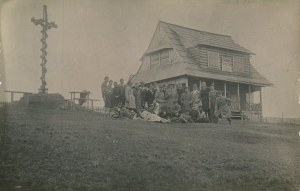 [Photo] Gubalowka. A group of young people in front of the hostel [1938].