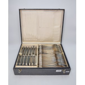 Komplet sztućców na 12 osób w etui