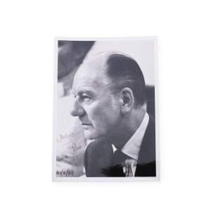 John Gielgud (1904 - 2000) | Signature on photo