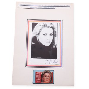 Catherine Deneuve (1943*) | Signature on photo