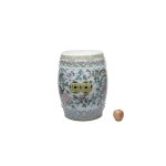 PORCELAIN SEAT FAMILLE ROSE WITH DRAGON AND PEONY MOTIF | CHINA, QING PERIOD (CHINA / CHINESE 19TH CENTURY)