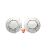 TWO KANGXI PORCELAIN PLATES | CHINA (CHINA / CHINESE 18TH CENTURY)