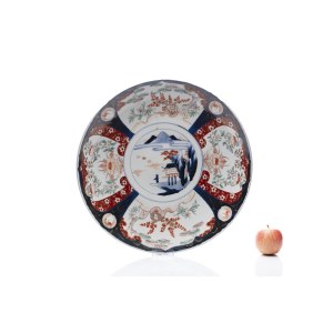 LARGE PLATE WITH JAPANESE LANDSCAPE | IMARI, JAPAN (JAPAN / JAPANESE 19TH CENTURY)
