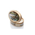 TABATIÈRE OVALE EN PORCELAINE AVEC PAYSAGES PEINTS | ALLEMAGNE (ALLEMAGNE / ALLEMAND VERS 1800)