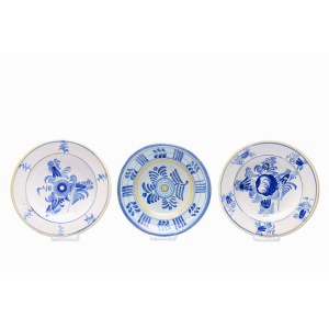 THREE FAIENCE PLATES WITH BLUE AND YELLOW DECORATION | WESTERN EUROPE (WESTERN EUROPE / WESTERN EUROPEAN 20TH CENTURY)