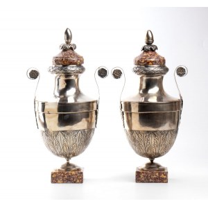VINCENZO II BELLI Bedeutendes Paar italienischer Vasen mit zwei Henkeln aus Silber und Marmor