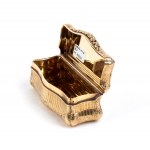 Gold snuffbox