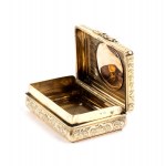 Italian gold and enamel snuff box