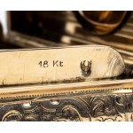 Italian gold and enamel snuff box