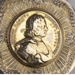Russische silberne Schnupftabakdose mit Medaille zur Erinnerung an die Unterzeichnung des Vertrags von Nystad im Jahr 1721