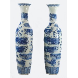 Para monumentalnych wazonów ze scenami z życia Chińczyków