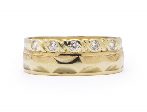 Gold ring with diamonds, early 21st century.