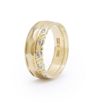 Gold ring with diamonds, early 21st century.
