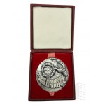 PRL - Medal Pamiątkowy Zespoł Estradowy Wojski Lotniczych “Eskadra”, Projekt Józef Misztela