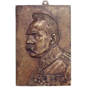II RP, plakieta, Józef Piłsudski w mundurze marszałka i pełnej gali orderowej, sygnowana J.Małeta