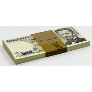 PRL, 200 złotych 1.12.1988, seria EF, paczka bankowa
