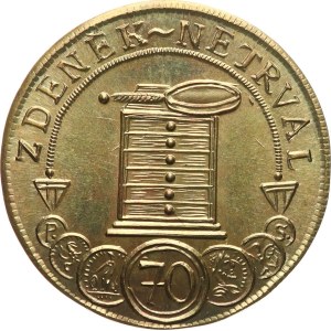 Netrval Zdeněk. - 70. narozeniny 1994. - Lupa na mincovní skříňce, „70“, mince / Hradecký lev s písmenem „G“. - Ms, 32 mm, 11,85 g, F‑D156/2f, raženo 40 ks.
