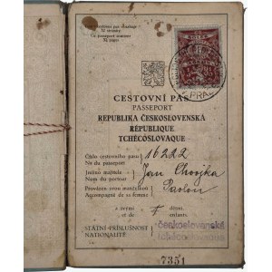 Československo. - Cestovní pas vydaný 27. 6. 1927, 2x prodloužený, kolky. Státní tiskárna v Praze, 2958‑26.