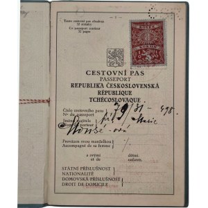 Československo. - Cestovní pas vydaný 7. 3. 1931, 1x prodloužený až do roku 1941, 4x kolek + Záznam o přídělu valut. Státní tiskárna v Praze, 4554‑30.