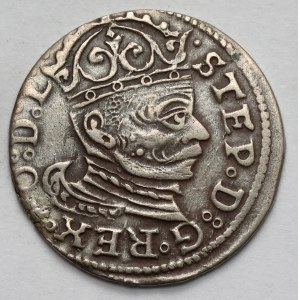 Stefan Batory, Trojak Ryga 1583 - ozdobny naramiennik