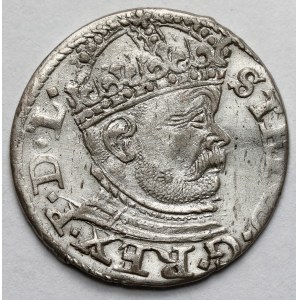 Stefan Batory, Trojak Ryga 1586 - duża głowa, lilijki