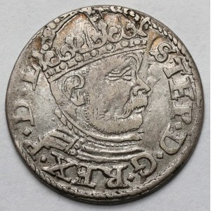 Stefan Batory, Trojak Ryga 1586 - duża głowa, lilijki