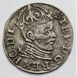 Stefan Batory, Trojak Ryga 1584 - łezkowaty naramiennik