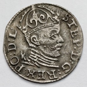 Stefan Batory, Trojak Ryga 1584 - łezkowaty naramiennik