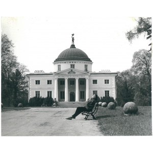 LUBISTROŃ. Pałac.