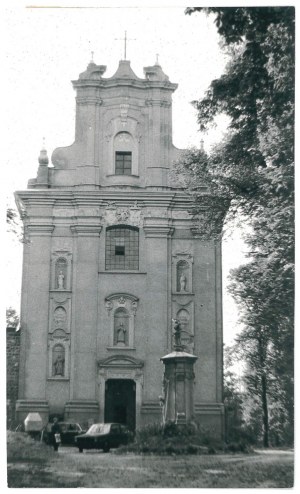 WOŹNIKI. Františkánský kostel, 70. léta 20. století.