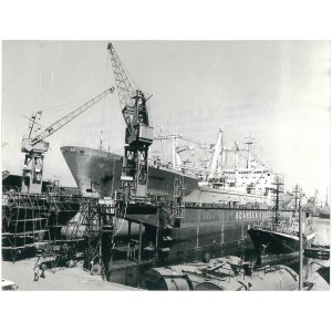 GDAŃSK. Stocznia remontowa, statek PLO Eugeniusz Kwiatkowski, 1985 r.
