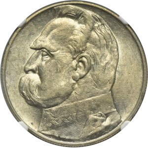 Pilsudski, 10 gold 1937 - NGC AU55