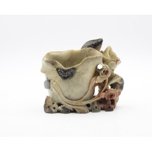 Bouquetier with aquatic flora and fauna theme