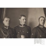 II RP Fotografie Józef Piłsudski a B. Wieniawa Długoszowski obklopeni důstojníky polské armády