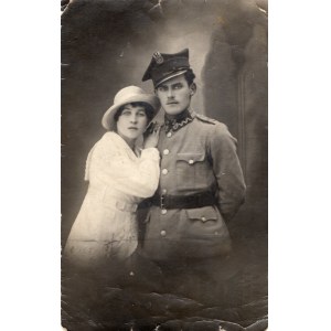 II RP - Zdjęcie Wojna Polsko-Bolszewicka Kapral w Rogatywce wz.19 z Małżonką.
