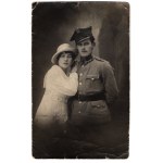 II RP - Zdjęcie Wojna Polsko-Bolszewicka Kapral w Rogatywce wz.19 z Małżonką.