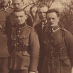 [AUTOGRAF PIŁSUDSKIEGO] II RP Fotografia Józefa Piłsudskiego w Otoczeniu Oficerów Karol Pęcherski. Belweder Warszawa